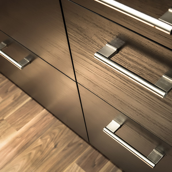 The warm low gloss level of the Oece clear acrylic topcoat 410-0034/05 Luxury feel